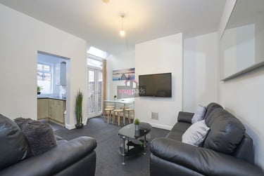 5 bed house, Salford, Irlams O' Th' Height, M67HP - Image 1