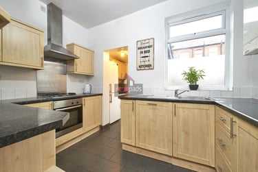 5 bed house, Salford, Irlams O' Th' Height, M67HP - Image 2