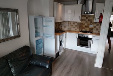 1 bed flat, Sandfields, Mount Pleasant, Swansea, SA13HT - Image 1