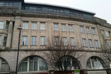 2 bed flat, City Centre, Neath, Swansea, SA11HF - Image 1