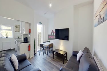 5 bed house, Salford, Pendleton, M67DG - Image 1