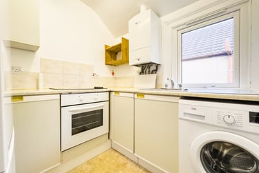 2 bed flat, Cathays, Cardiff, CF244RB - Image 3