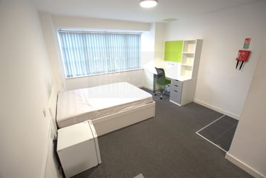 1 bed studio, Tudor Road, City Centre, Leicester, LE35HU - Image 1