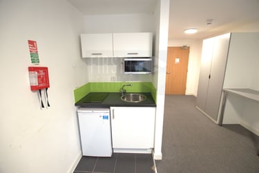 1 bed studio, Tudor Road, City Centre, Leicester, LE35HU - Image 2