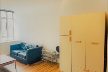 1 bed studio, City Centre, Neath, Swansea, SA15HN - Image 2