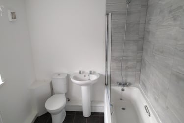 2 bed house, Cwmbwrla, Mount Pleasant, Swansea, SA58LW - Image 4