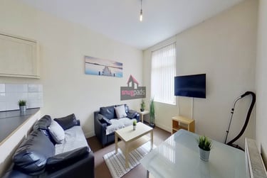 3 bed flat, Salford, Seedley, M67EW - Image 1