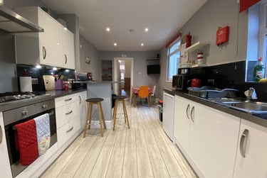 5 bed house, Cathays, Cardiff, CF244QP - Image 1