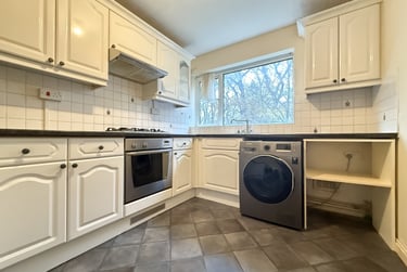 2 bed flat, Cyncoed, Cardiff, CF236EU - Image 2