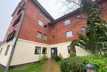 2 bed flat, Cardiff Bay, City Centre, Cardiff, CF104EJ - Image 1