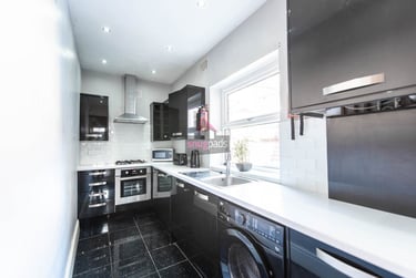 4 bed house, Salford, City Centre, M65JZ - Image 3