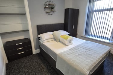 3 bed house, St Thomas, City Centre, Swansea, SA18BB - Image 2