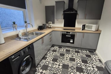 3 bed house, St Thomas, City Centre, Swansea, SA18BB - Image 13