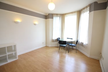 2 bed flat, Roath, Adamstown, Cardiff, CF241DP - Image 1