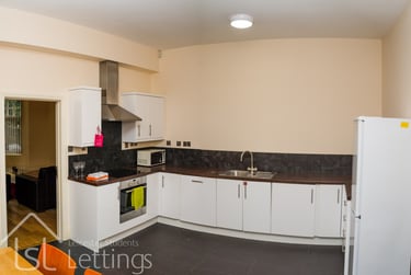 2 bed flat, (En-suites), Knighton Road, Stoneygate, Leicester, LE23HL - Image 4