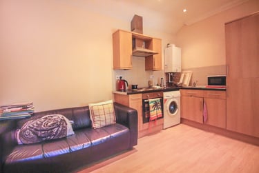 1 bed house, Cathays, Plasnewydd, Cardiff, CF244AJ - Image 1