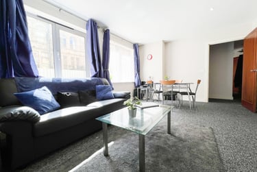 2 bed flat, Cardiff Bay, Cardiff, CF105EE - Image 3