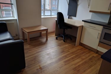 1 bed studio, City Centre, Neath, Swansea, SA15HN - Image 2