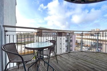 2 bed flat, Cardiff Bay, Sports Village, Cardiff, CF110SF - Image 1