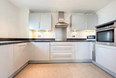 2 bed flat, Cardiff Bay, Sports Village, Cardiff, CF110SF - Image 2