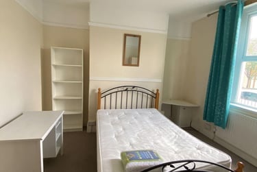 4 bed house, Brynmill, Swansea, SA20DH - Image 1