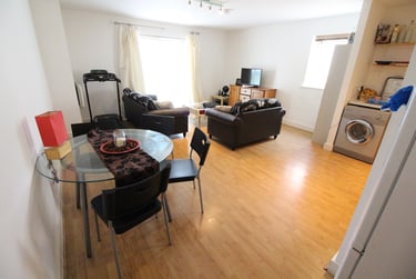 2 bed house, Roath, Adamstown, Cardiff, CF241DJ - Image 2