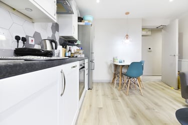 2 bed house, Cathays, Cardiff, CF244NB - Image 2