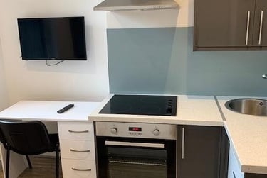 1 bed flat, Llanfair House, St Mary's Square, Swansea, SA13LP - Image 1