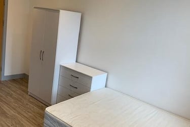 1 bed flat, Llanfair House, St Mary's Square, Swansea, SA13LP - Image 3