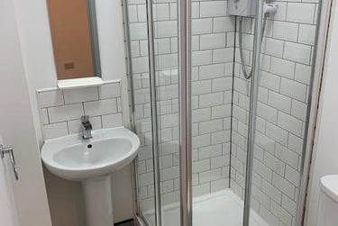 1 bed flat, Llanfair House, St Mary's Square, Swansea, SA13LP - Image 4