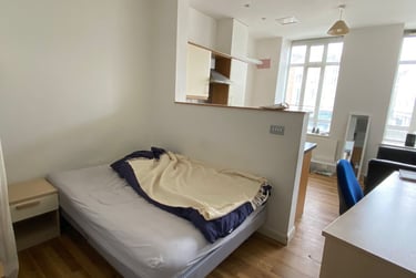 1 bed studio, City Centre, Neath, Swansea, SA15HN - Image 3