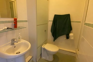 1 bed studio, City Centre, Neath, Swansea, SA15HN - Image 4