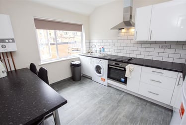 2 bed house, Oak Tree Lane, Selly Oak, Birmingham, B296HX - Image 1