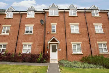 2 bed flat, Escelie Way, Selly Oak, Birmingham, B296GP - Image 1