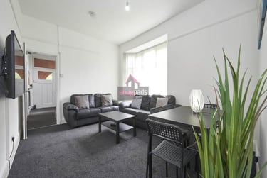 6 bed house, Salford, Seedley, M67NU - Image 2
