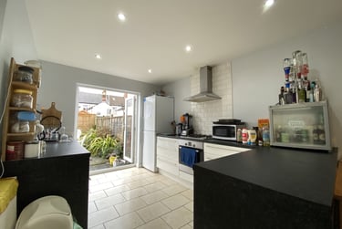 4 bed house, Adamsdown, Adamstown, Cardiff, CF241PZ - Image 2