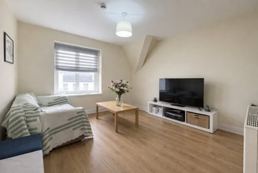 1 bed flat, Adamsdown, Adamstown, Cardiff, CF240LD - Image 1