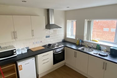 1 bed flat, City Centre, Neath, Swansea, SA15HG - Image 1