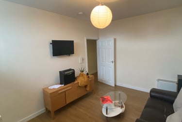 1 bed flat, City Centre, Neath, Swansea, SA15HG - Image 2