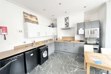 4 bed house, Gwydr Crescent, Uplands, Swansea, SA20AB - Image 1