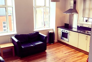 1 bed studio, City Centre, Neath, Swansea, SA15HN - Image 2