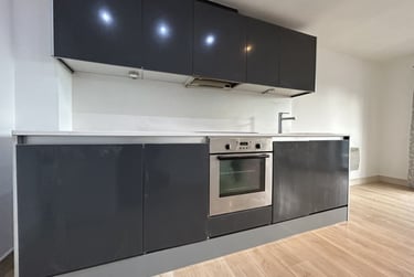 2 bed flat, Cardiff Bay, Splott, Cardiff, CF104JD - Image 4