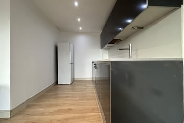 2 bed flat, Cardiff Bay, Splott, Cardiff, CF104JD - Image 5