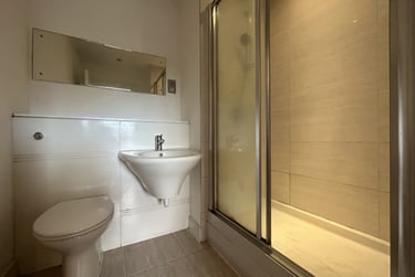 2 bed flat, Cardiff Bay, Splott, Cardiff, CF104JD - Image 9