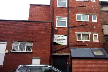 1 bed flat, City Centre, Neath, Swansea, SA15HG - Image 1