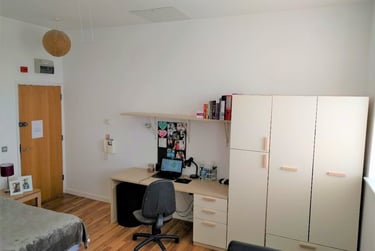 1 bed studio, City Centre, Neath, Swansea, SA15HN - Image 3