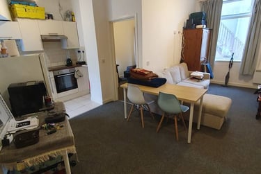 2 bed flat, 2, 18, Adamstown, Cardiff, CF240EQ - Image 1