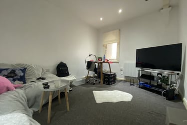 2 bed flat, Adamsdown, Adamstown, Cardiff, CF240EZ - Image 1