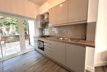 6 bed house, N/A, Cathays, Cardiff, CF244QB - Image 2