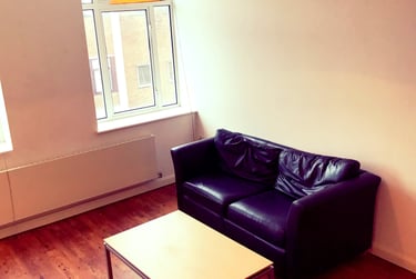 1 bed studio, City Centre, Neath, Swansea, SA15HN - Image 2